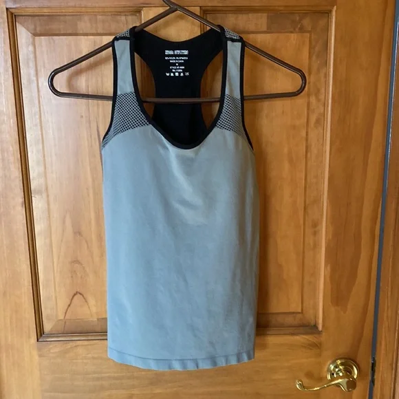 Zenana Outfitter Built In Bra Tank Top - Picture 7 of 10